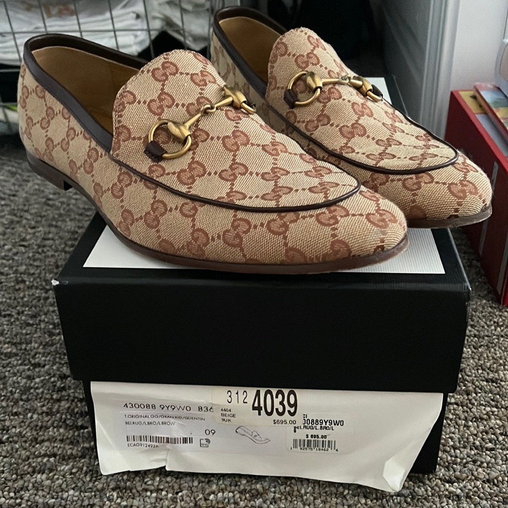Mens GUCCI LOAFERS SIZE 9 with ORIGINAL BOX GENTLY WORN